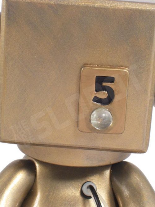 Mike Slobot 5 - Sentinel Class Moon Robot gold Qee close up eye